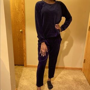 Navy blue Gloria Vanderbilt velvet sweatsuit